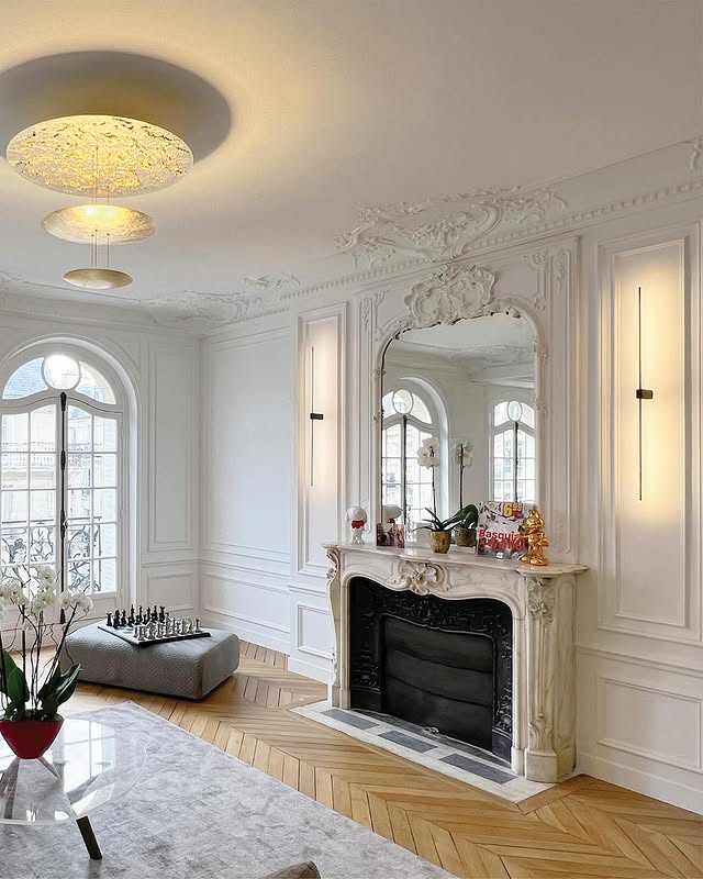 Appartement parisien avec cheminée en marbre et moulures classiques - IK Architectes